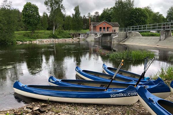 Tūrisma sētas "Salmiku" rīkotie izbraucieni ar kanoe laivām pa Pērnavas upi