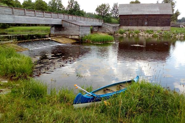 Med kanot till Kurgja