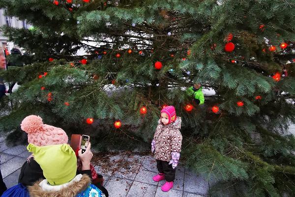 Weihnachtsdorf und Weihnachtsmarkt der Stadt Pärnu