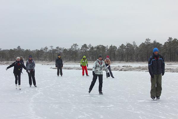 Поход на коньках в историческом Мульгимаа, по озерам болота Рубина