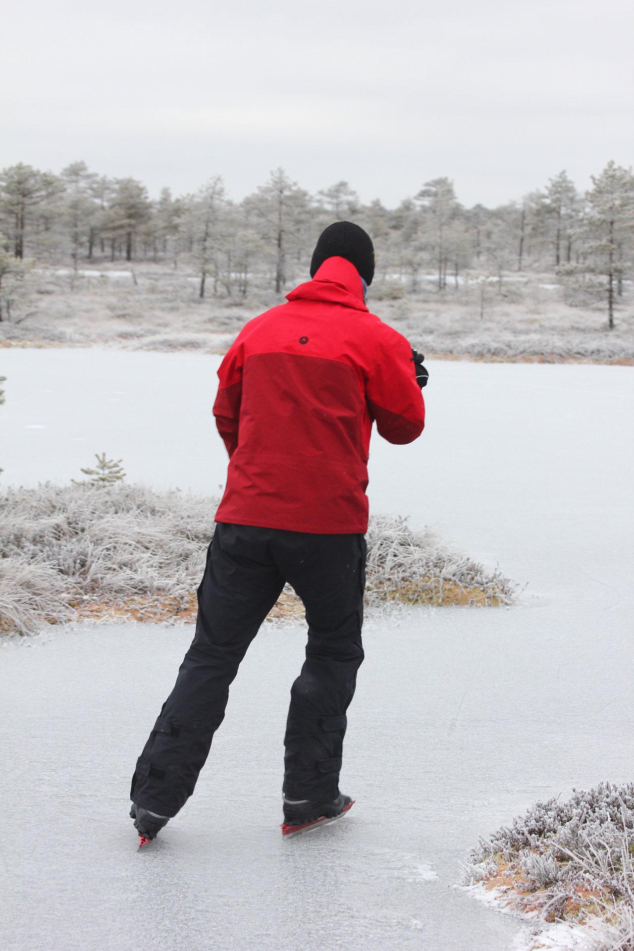 Ice skating on the bog-pools of Rubina Bog in the historical Mulgimaa - pilt