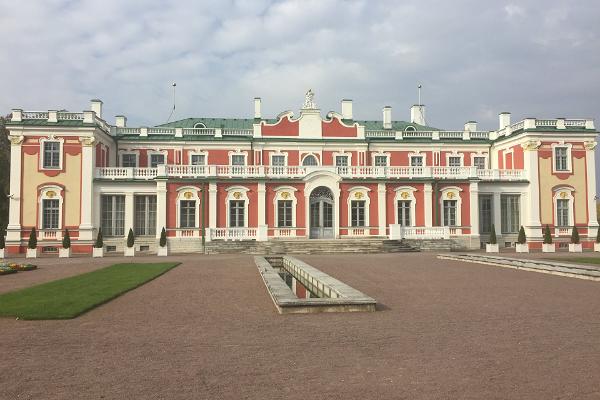 Guided tour of Tallinn Old Town and Kadriorg