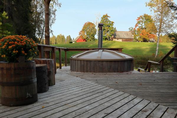 The bathing barrel of the smoke sauna of Toidupada