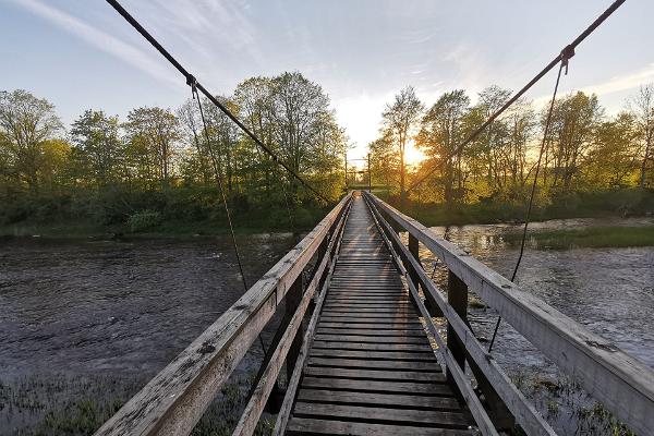 Hängebrücke in Jõesuu