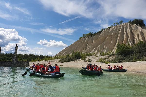 Wasserausflug im Tagebau von Rummu zusammen mit einer Exkursion des Gefängnisses von Murru