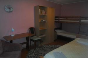 Rogosi külaliskorteri narivoodiga magamistuba, guest apartment bunkbedroom