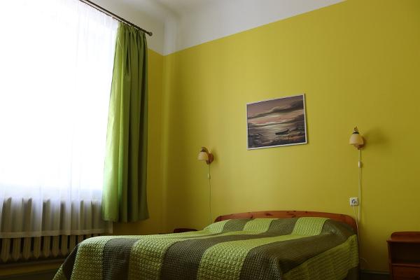 Double room with private bathroom - large bed, Hostel Lõuna