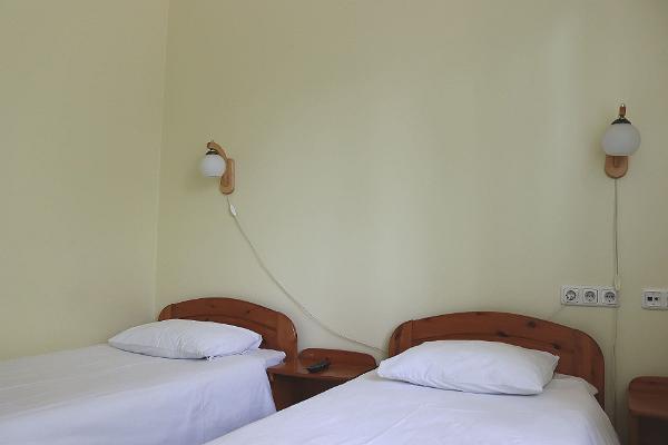 Twin room with private bathroom - beds, Hostel Lõuna
