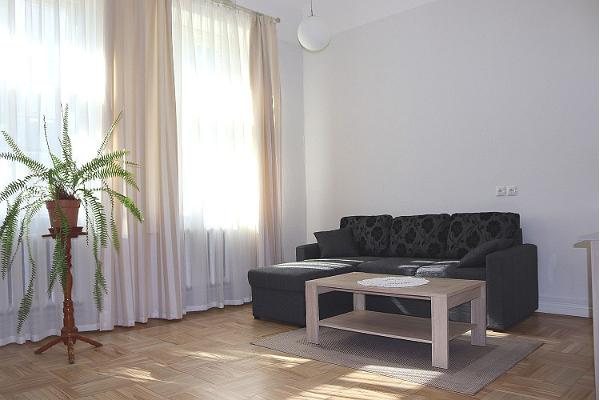 Newly renovated suite living room - sitting area/extra bed, Hostel Lõuna
