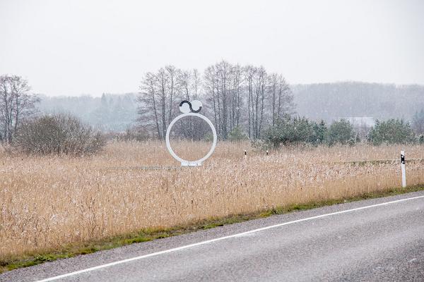 Ö/Õ statue to mark dialect border