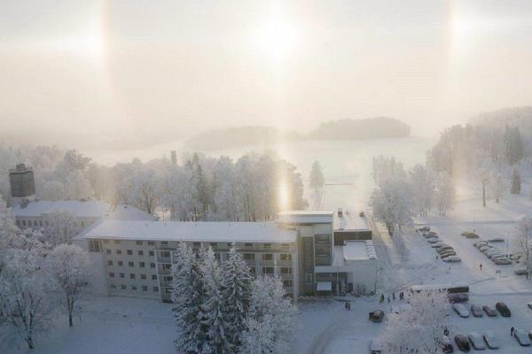 Pühajärve Spa & Erholungszentrum im Winter aus der Vogelperspektive