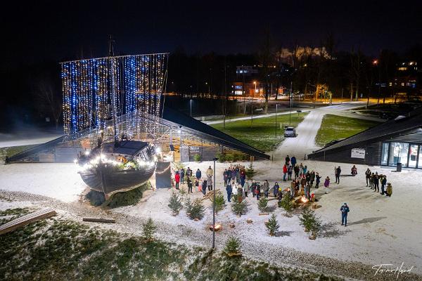 Flatbottnade båten Jõmmu i Lodjakoja temapark Julgård