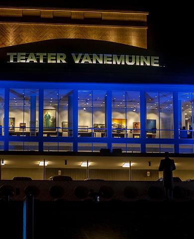 Teater Vanemuine (suure maja konverentsikeskus) õhtune vaade