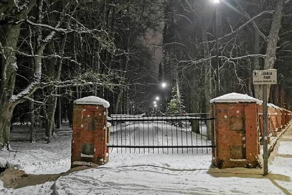 Sissepääs talvisesse Luunja mõisaparki