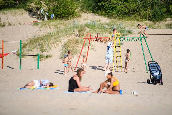 Narva-Jõesuu rand ja laste mänguväljak