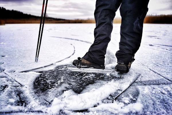 Bogshoeing and skating trip on Estonian frozen boglakes