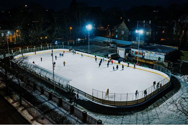 Schlittschuhbahn im Kinderstadion von Pärnu