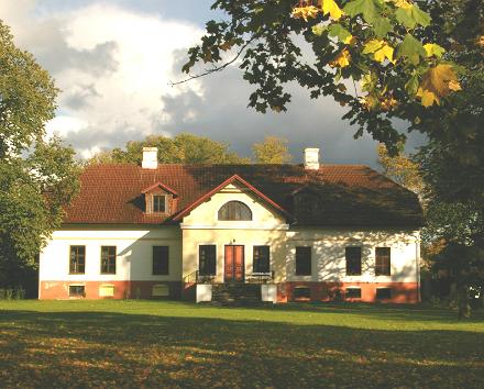 Tartu Raekoja platsil asub Viltune Maja, mis on koduks Tartu Kunstimuuseumile