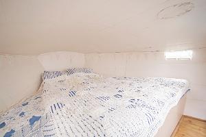 Elamusmajutus saunapaadis Peipsi järvel - Saunapaat MesiSpa suur voodi