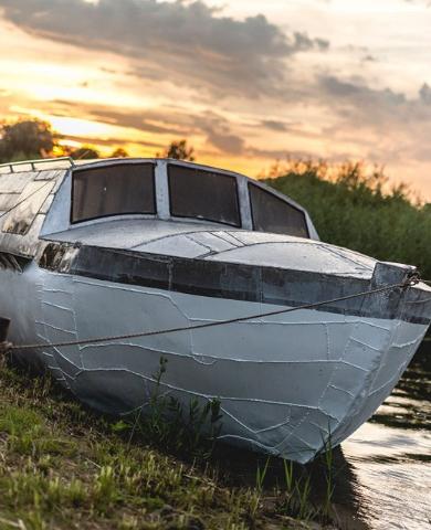 Erlebnisübernachtung im Saunaboot auf dem Peipussee – das Saunaboot MesiSpa im Sonnenuntergang