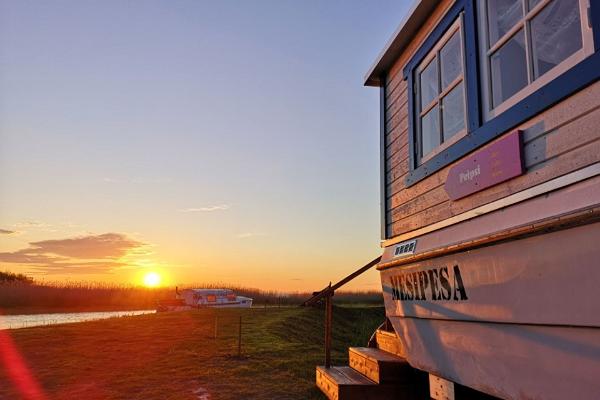 Accommodation in a boat house by Lake Peipus