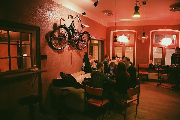 Bar Trepp and its cosy interior, a motorcycle on the wall, guests spending some lovely time