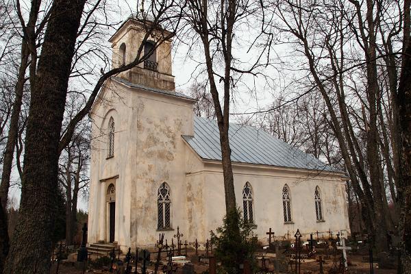 Die Kapelle und der Friedhof von Ilumäe
