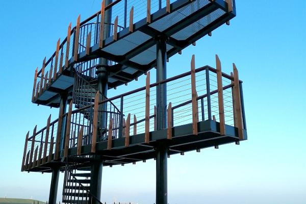 A lookout tower on the Sillamäe beach promenade