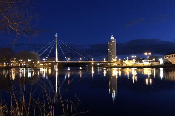 Nächtliche Ansicht der Marktbrücke