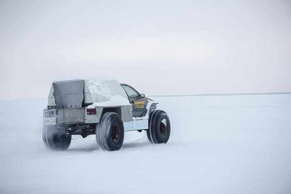 Upplevelsetur med karakatitsa på isen av Peipussjön