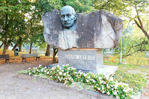 Skulptur von Oskar Luts