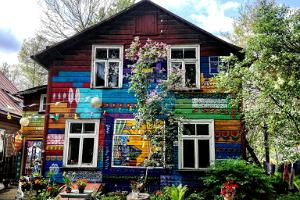 Supilinn – a district of wooden buildings with a wonderful milieu and colorufully decorated gardens