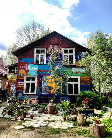 Supilinn - en trästad med miljövärde och färgglatt dekorerade trädgårdar
