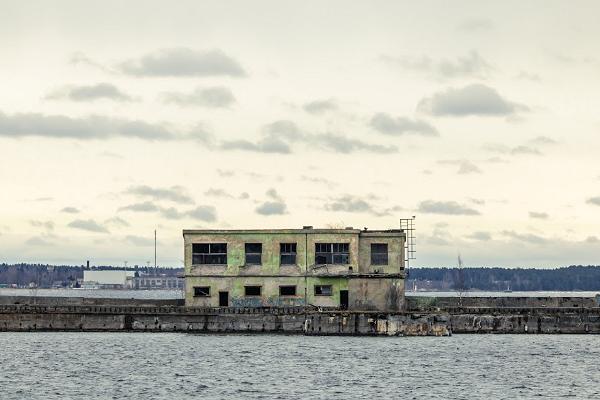 Geführte Besichtigung des ehemaligen sowjetischen U-Boot-Stützpunktes Hara