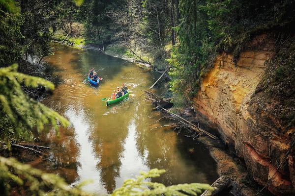 Kanutouren in Taevaskoda auf dem Fluss Ahja