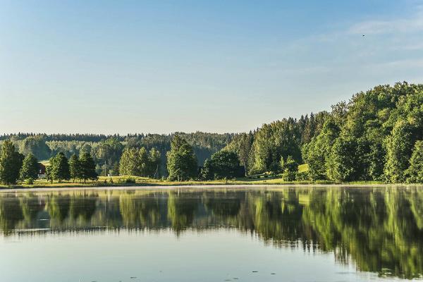 Sjön Rõuge Suurjärv