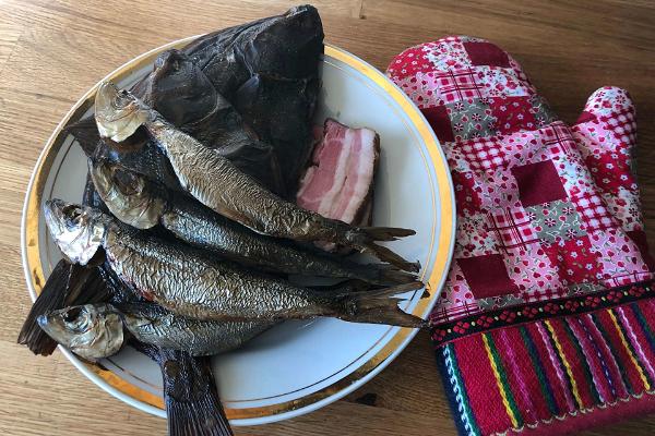 Juuri savustettu kala kihnulaiselta kalastajalta | Visit Estonia