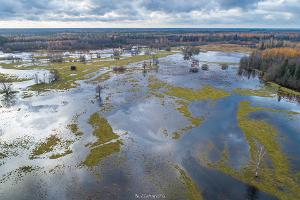 Die Auwiesen im Dorf Läti und Hochwasser