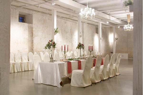 Bröllop i Anija herrgårds ladugård-evenemangscenter