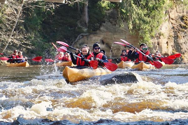 Kanot- och kajakturer på Võhandufloden