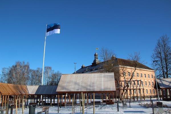 Флагшток с эстонским флагом в Отепя
