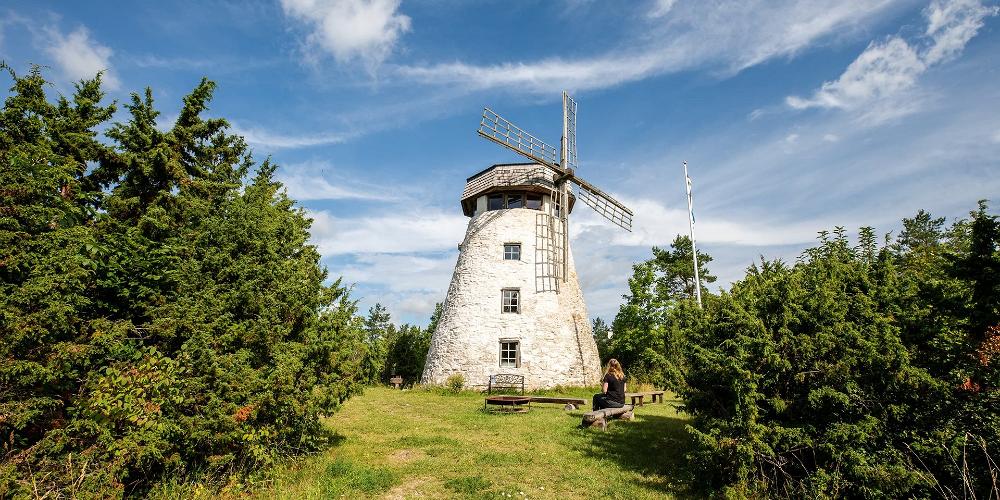 Nature travel tips from Lucas and Anna of Rugged Roadtrips, Visit Estonia, Hiiumaa island