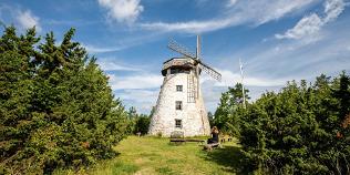 Nature travel tips from Lucas and Anna of Rugged Roadtrips, Visit Estonia, Hiiumaa island