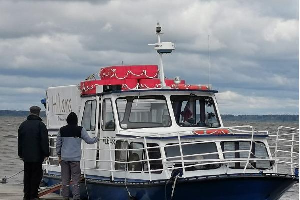 Auf der Brücke von "Hilara"