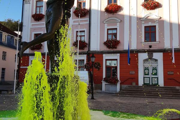Giidiga jalutuskäik Tartu vanalinnas - Suudlevad Tudengid