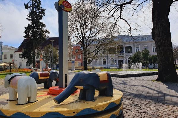 Exkursion mit einem kinderfreundlichen Stadtführer in der Altstadt von Pärnu