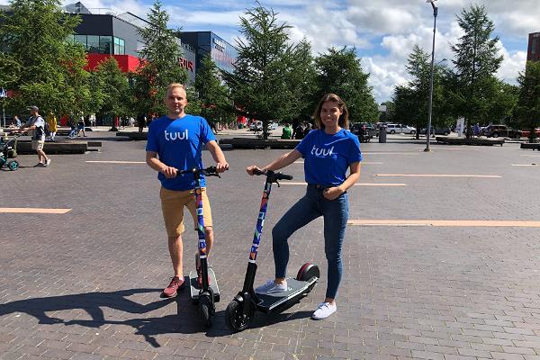 Discover Pärnu on electric scooters with a guide