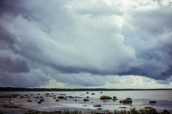 Leetsen kalkkikivitörmä, ranta ja leirintäalue