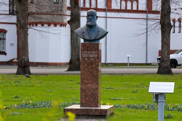 Monument to Oscar Brackmann