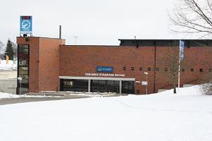 Tehvandi Sportcentrums stadionbyggnad på vintern